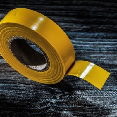 Holmet tutkallı çift taraflı bant