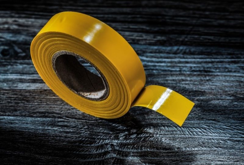 Holmet tutkallı çift taraflı bant